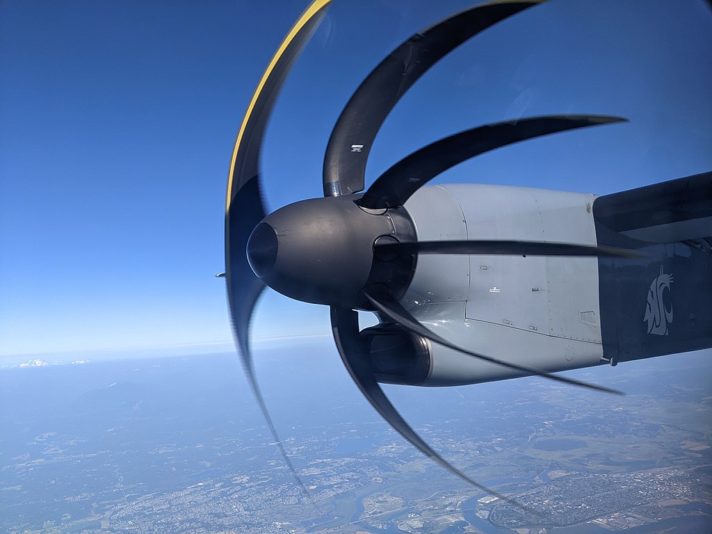 Rolling shutter artifact on an airplane propeller — source: Wikipedia